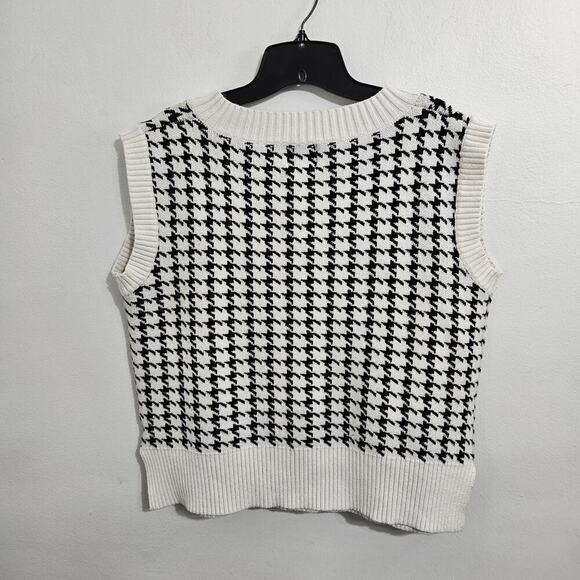 Houndstooth print vintage style sleeveless V neck sweater. Size Medium Large - Picture 2 of 6